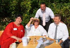 Kleiderherz-DKMS-02-Tischrunde